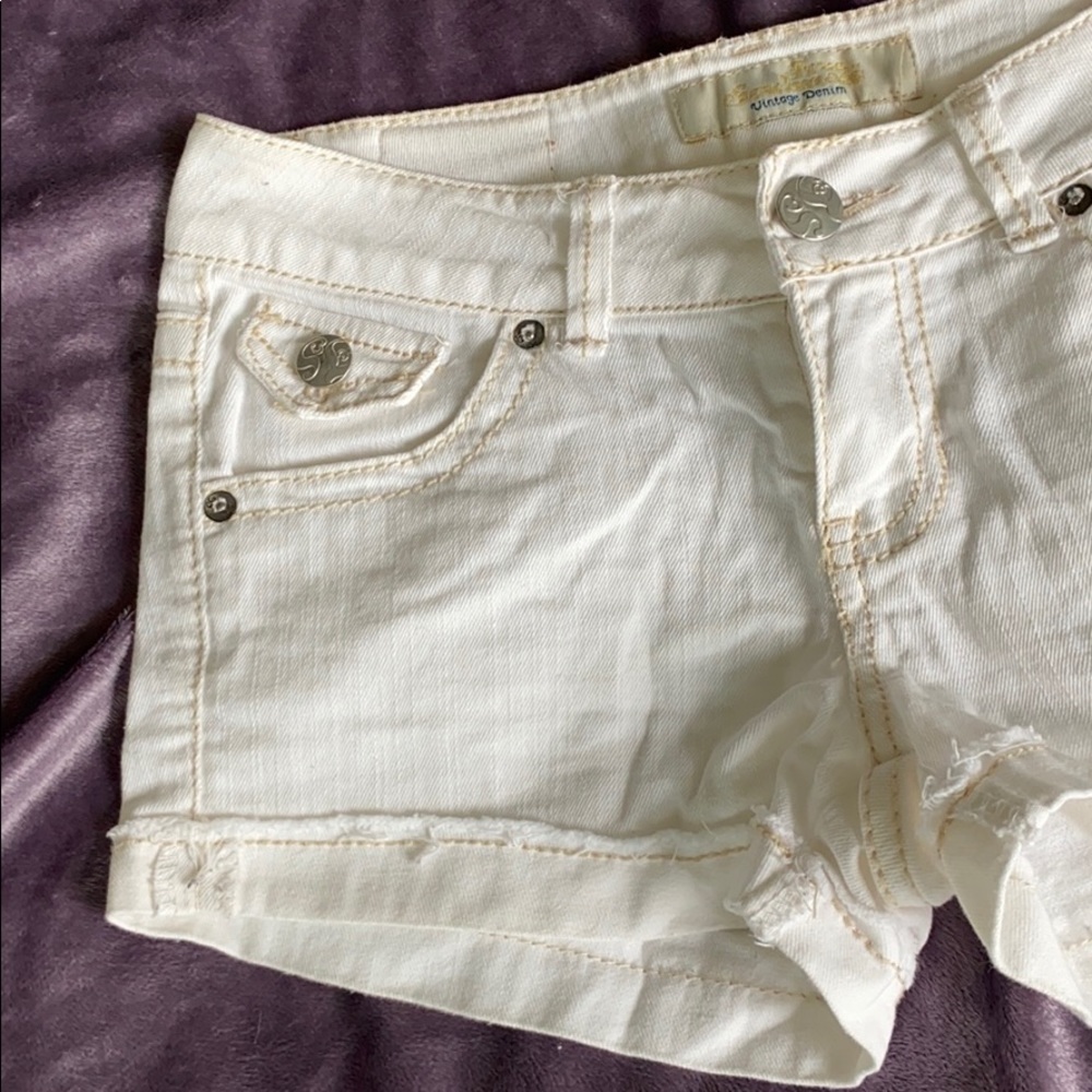 Free Soulmate Vintage Denim White Denim Shorts - Picture 2 of 5